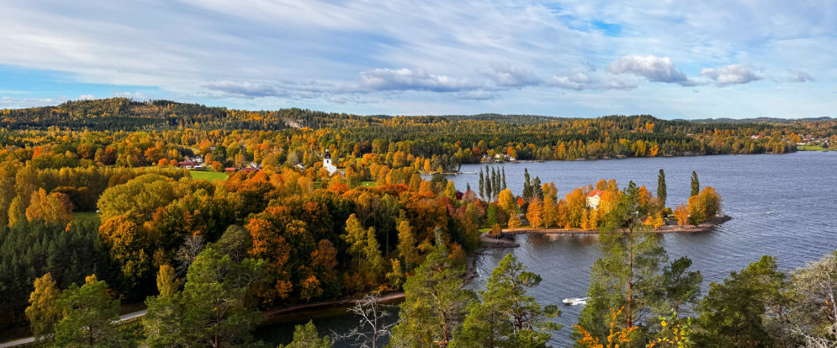 Norra Vi kyrkby, Norra Vi kyrka, Norra Vi socken, Ydre kommun
