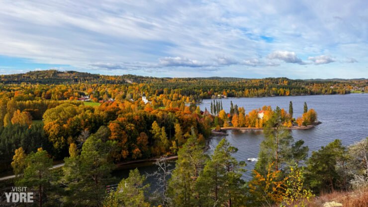 Norra Vi kyrkby, Norra Vi kyrka, Norra Vi socken, Ydre kommun